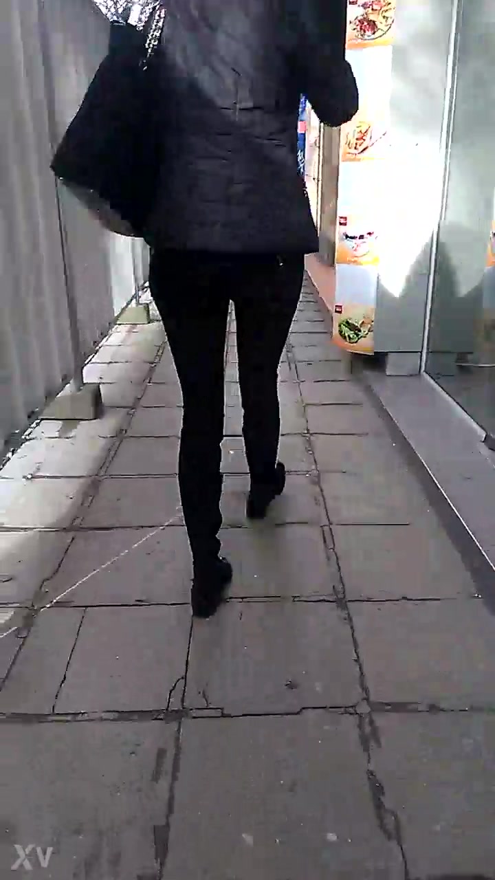 milf walking2 - Free MILF Video
