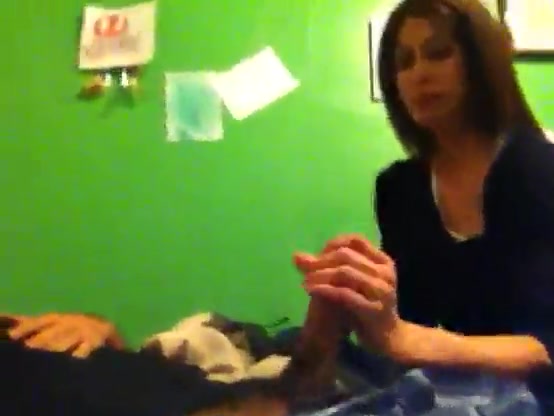 Brunette milf blowjob - Free MILF Video