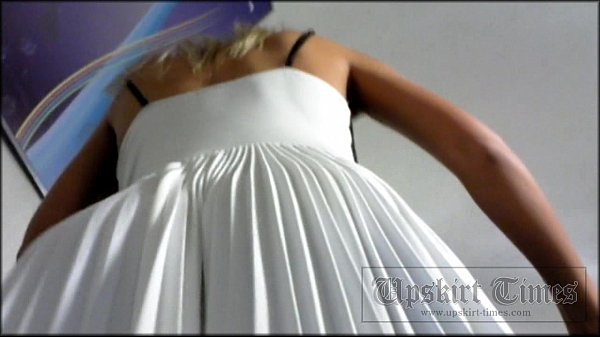 Upskirt mommy - Free MILF Video