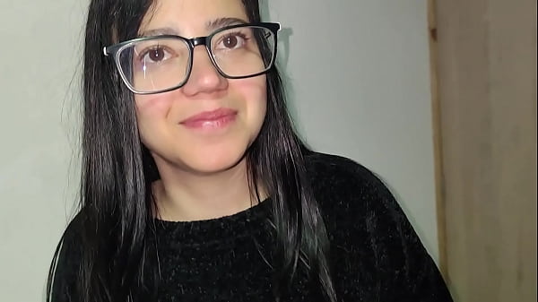 Kissing cousin - Free MILF Video